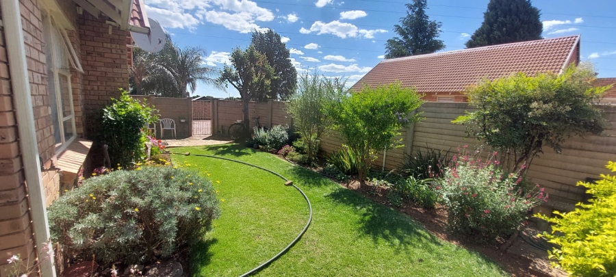 2 Bedroom Property for Sale in Langenhovenpark Free State